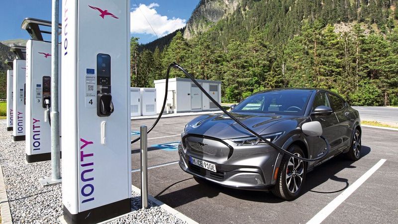 Der Ford Mach E ist für Plug & Charge ausgerüstet.