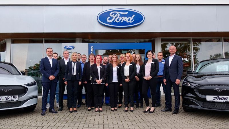 Das Team des Ford-Autohauses Pichel weiß, wie man Servicekunden vollkommen zufrieden stellt.