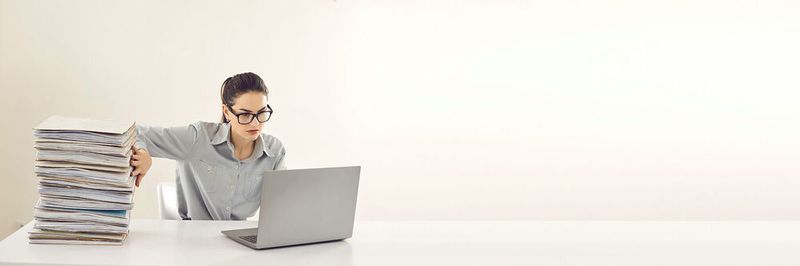 Durch den FIT-Store der FITKO soll die Digitalisierung von Verwaltungsdienstleistungen schneller vorangehen. Etwa 600 dieser Dienstleistungen müssen zur Umsetzung des OZGs bis Ende 2022 digitalisiert werden