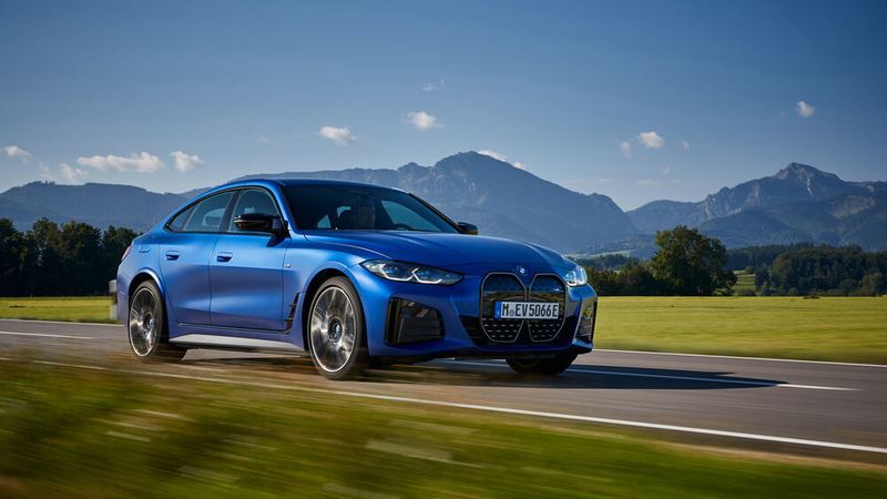 Der i4 ist BMWs erstes E-Auto, bei dem sich alles um die Freude am Fahren dreht.