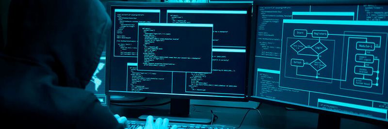 Mecklenburg-Vorpommerns Digitalisierungsminister Christian Pegel (SPD) mahnt nach Hackerattacke zur Vorsicht