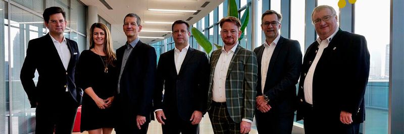 Der neue GDA-Vorstand (v.l.): Peter Pohlschröder, Managing Director der NDC-Garbe Data Centres Europe, Anna Klaft, CBRE, Professor Peter Radgen, Uni Stuttgart, Bernhard Benz, bei Colt Data Centre Services als Country Operations Manager für Süd-Deutschland, Schweiz und Österreich zuständig, Oliver Schiebel, Managing Director Frankfurt bei Global Switch, ,Jens Peter Müller, Country Manager Germany bei Iron Mountain Data Centre, und Klaus Schindling, Bürgermeister Hattersheim.