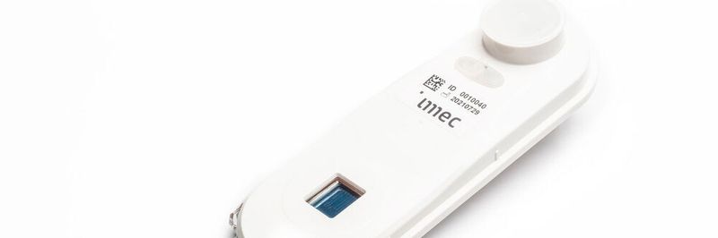 Covid-19-Test: Ein Demonstrationsmuster des von Imec entwickelten Atemtestgeräts. Damit lässt sich virale RNA in der Atemluft sicher nachweisen.