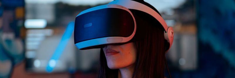 Virtual Reality bringt ganz eigene Vorteile mit sich, die den Sales-Prozess verbessern können, zum Beispiel indem komplexe Produkte oder Angebote veranschaulicht werden.