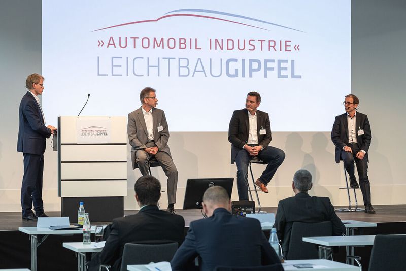 Im Arena Talk steht dieses Jahr das Thema „Leichtbau und Nachhaltigkeit“ im Mittelpunkt.