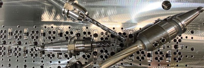 Fräsen und Tieflochbohren: Mit innovativen Fertigungsstrategien und hochwertigen Werkzeugen bearbeitet der Werkzeugbauer Rohrer Tools AG inzwischen deutlich wirtschaftlicher.