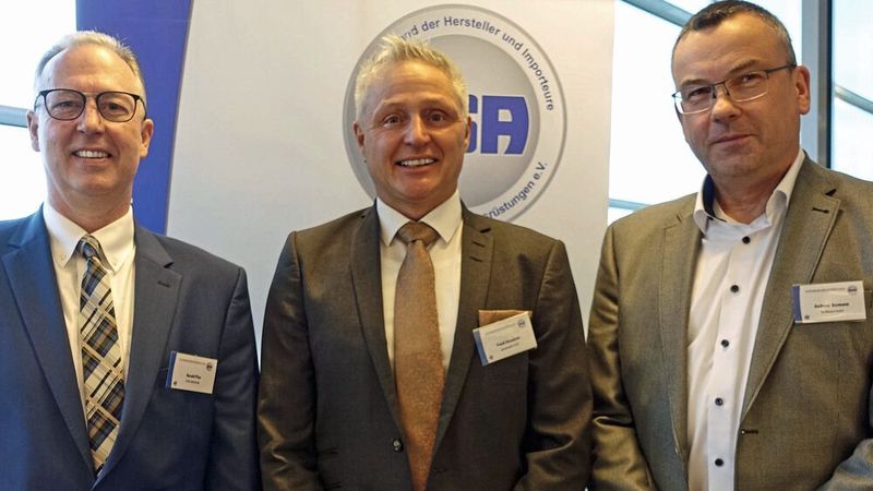 Harald Pfau (l.) leitet mit Andreas Assmann (r.) künftig den Fachbereich „Software und Dienstleistungen“ des ASA. Verbandspräsident Frank Beaujean wünscht den beiden viel Erfolg.