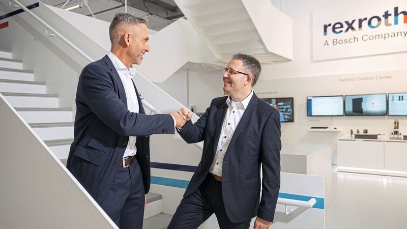 Steffen Winkler (links), CSO Business Unit Automation Bosch Rexroth AG, und Marco Henkel, Vice President Technology Management Wago.