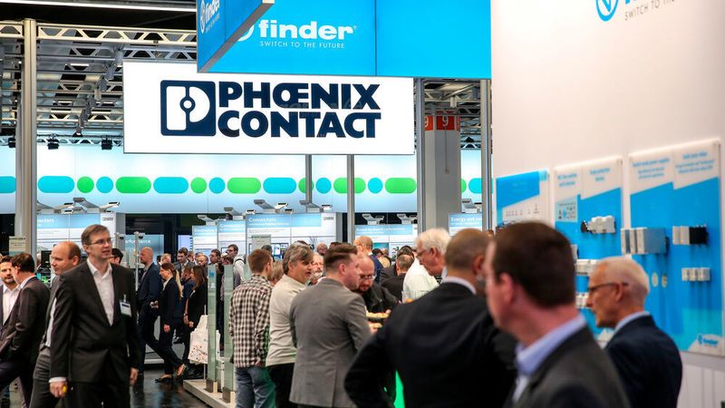 Dieser Anblick von der SPS 2019 soll schon bald wieder Realität werden: 2021 gilt auf der Messe die 3G-plus-Regelung - damit entfällt die Maskenpflicht.