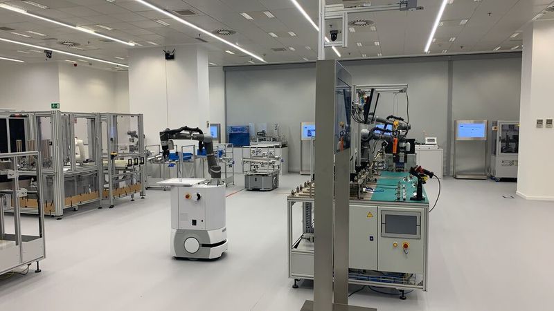 In seinem neu gestalteten Automation Center Barcelona zeigt Omron Industrial Automation, wie die Fabrik der Zukunft aussehen wird.