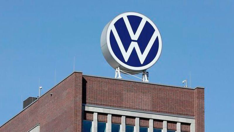 Im dritten Quartal lieferte VW weltweit rund ein Viertel weniger Autos aus als im Vorjahreszeitraum. Insbesondere in China zeigen sich Probleme bei der Versorgung mit Halbleitern.