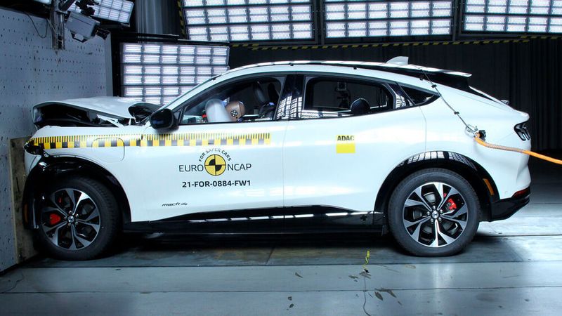 Im Mustang Mach-E sind die vorderen Insassen bei einem Unfall besonders gut geschützt.