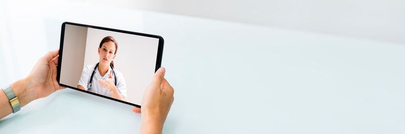 Den Arzt per Videokonferenz konsultieren. Immer mehr Patienten nutzen telemedizinische Angebote.