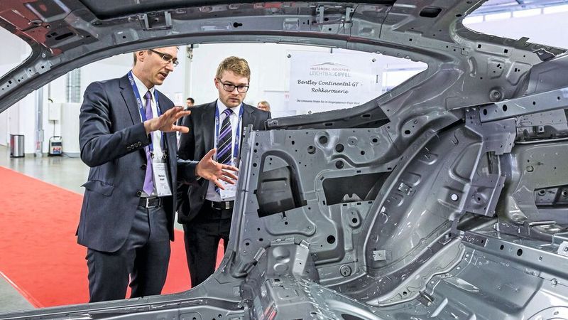 Wie können die Materialien für den Automobilbau effizienter und nachhaltiger werden? Die Referenten auf dem Leichtbau-Gipfel 2021 geben Einblicke in die neuesten Innovationen der Branche.