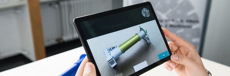 Mit wenigen Klicks auf dem Bildschirm können physisch-virtuelle Prototypen von Bauteilen verändert werden.