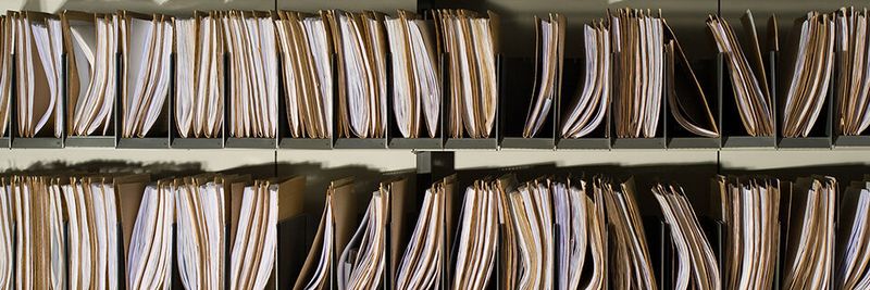 M-Files schlägt die digitale Brücke: die Unabhängigkeit von Frontend und Backend erlaubt zentrale Services; die intelligente, kontext-basierte Datenverarbeitung ersetzt manuelle Prozesse.