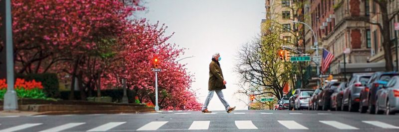 2020 waren die Straßen wegen Corona-Maßnahmen oft leer, wie hier in New York. Dadurch gingen die weltweiten CO2-Emissionen kurzzeitig deutlich zurück.