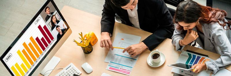 Das gemeinsame Arbeiten am virtuellen Arbeitsplatz, im Remote Office oder in einer hybriden Büro-Remote-Lösung ist in vielen Unternehmen inzwischen etabliert. Vielerorts haben sich dadurch Vorteile und neue Synergien ergeben, doch die Führung auf Distanz bringt auch Nachteile und eigene Herausforderungen mit sich. Wie lassen sich solche Home-Office- oder gemischten Teamlösungen effizient führen?