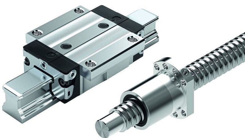 Grundsätzlich werden Lineartechnikkomponenten geschmiert, um die Reibung zwischen Wälzkörper und Laufbahnen zu verringern und dadurch den Verschleiß zu minimieren. Ob bzw. wann nachgeschmiert werden muss, hängt von der jeweiligen Belastung ab.