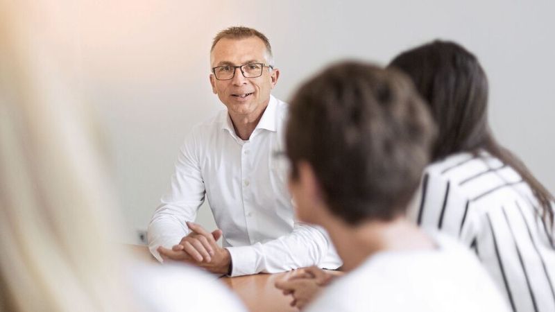 Markus Müller, Vorstandsvorsitzender von Intec, arbeitet mit seinem Team an Lösungen, die den Handel vor unliebsamen Überraschungen bewahren.