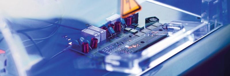 Mosfets aus SiC machen laut Branchenangaben bis zu zehnmal schnellere Schaltgeschwindigkeiten möglich als der Einsatz von Silizium – auch beim Motus C14 von Wöhner.