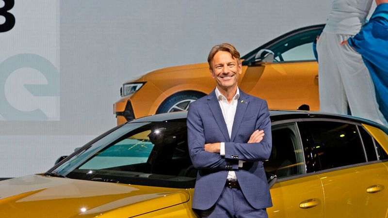 Uwe Hochgeschurtz ist Chef der Traditionsautomarke Opel.