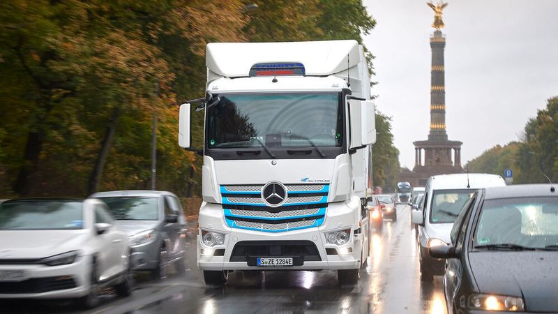 Die aktuell verfügbaren Reichweiten von Batterie-Lkw reichen im Stadtverkehr bereits aus.