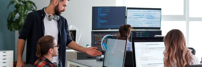 Um Applikationen von Grund auf sicher zu entwickeln und zu betreiben, müssen alle Beteiligten im Unternehmen zusammenarbeiten und Kommunikationsprobleme überwinden.