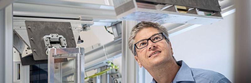Diagnose von Lungenerkrankungen: Prof. Franz Pfeiffer mit seinem Dunkelfeld-Röntgengerät.