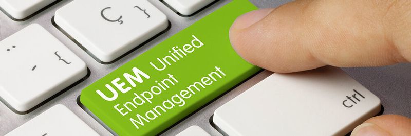 Unter "Unified Endpoint Management (UEM)" versteht man den Zusammenschluss von traditionellem Client Management, Enterprise Mobility Management sowie Mobile Device Management und Werkzeugen aus anderen Management-Disziplinen.