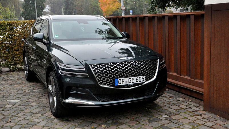 Der Genesis GV80 tritt gegen BMW X5, Mercedes GLE und Audi Q7 an.