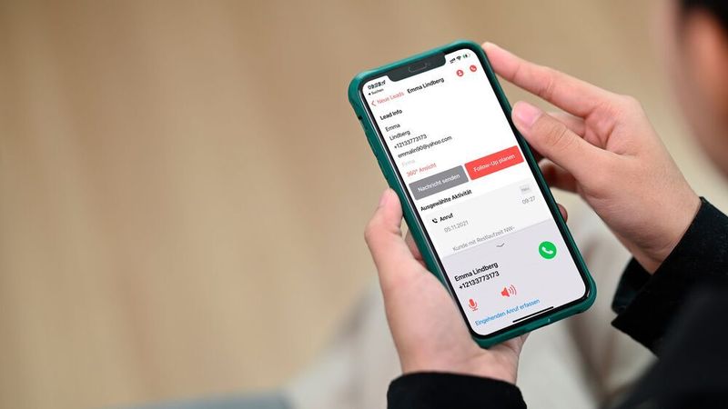 Die Verkäufer sehen in Cardess Sell nicht nur alle Daten des potenziellen Käufers, sie können ihn auch direkt auf verschiedenen Wegen kontaktieren.