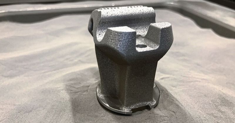 Burgmaier hat per Hybridbau ein Hochdruck-Werkzeug für ZCC Cutting Tools gefertigt. Dabei wurde auf einen konventionell hergestellten Grundkörper der Aufbau per SLM-Verfahren ergänzt.