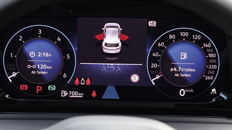 Den Durchschnittsverbrauch angeben, das können Autos schon lange. Seit 2021 müssen sie ihn auch speichern und regelmäßig auslesen lassen.