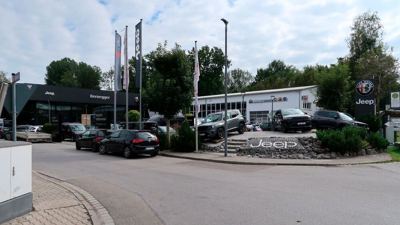 Das Autohaus Bernegger ist ein seit 1965 in mehreren Schritten gewachsener Betrieb.