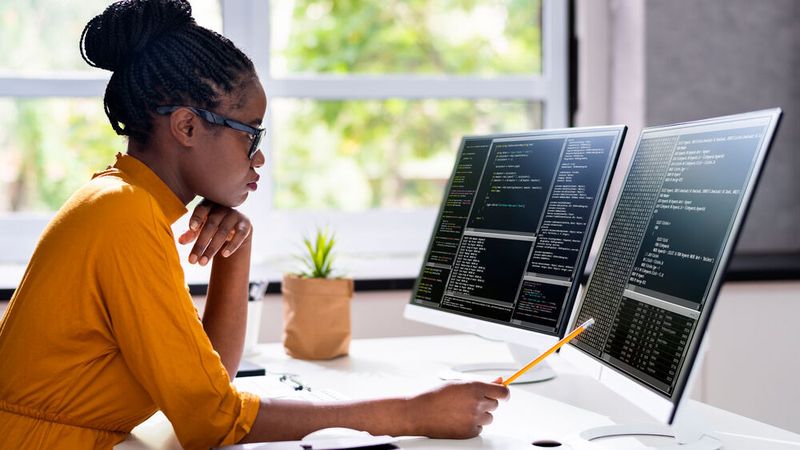 Mit Women Who Code und Blacks in Technology möchte das Unternehmen Out Systems unterrepräsentierte Gruppen fördern.