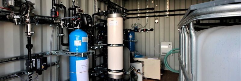Mobile Physics-for-Food-Wasseraufbereitungsanlage in der Cosun Beet Company Anklam. Demonstrator inklusive Grob- und Feinfilter, Ozon-, UV-, Aktivkohle-, Ultraschall-, Plasma- und PEF-Modulen.