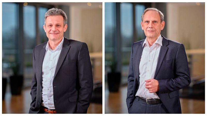 Achim Gauss (links), Geschäftsführer Technik und Vertrieb der Zimmer Group und Günther Zimmer, Inhaber und Geschäftsführer, berichten über Expansionspläne der Unternehmensgruppe.