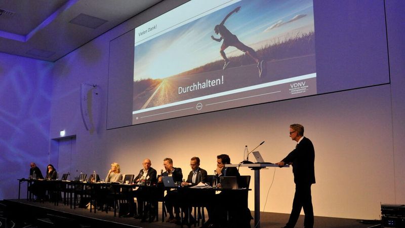 Die Jahreshauptversammlung des Nissan-Partnerverbands am 23. November stand unter dem Motto „Durchhalten“.