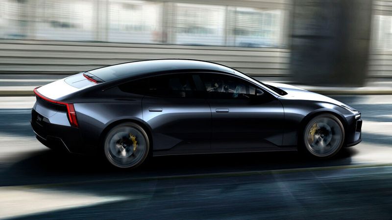 Auf dem Bild des Polestar 5 ist unter anderem ein großes Glaspanoramadach und ein durchgehendes Rückleuchtenband zu erkennen.