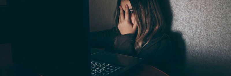 Konkret wird eine Überarbeitung der Gesetze zum Schutz von Frauen online, einen besseren Zugang zu Hilfsangeboten, mehr Bildung und besseres Training von Sicherheitsbehörden zum Thema Online-Sicherheit empfohlen