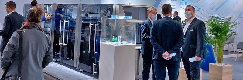 Am Messestand von Koch Pac-Systeme auf der Compamed fanden gute Gespräche mit vielen, auch internationalen, Besuchern statt.