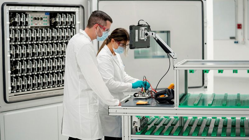 Im Werk Salzgitter will VW künftig eigene Batteriezellen entwickeln.