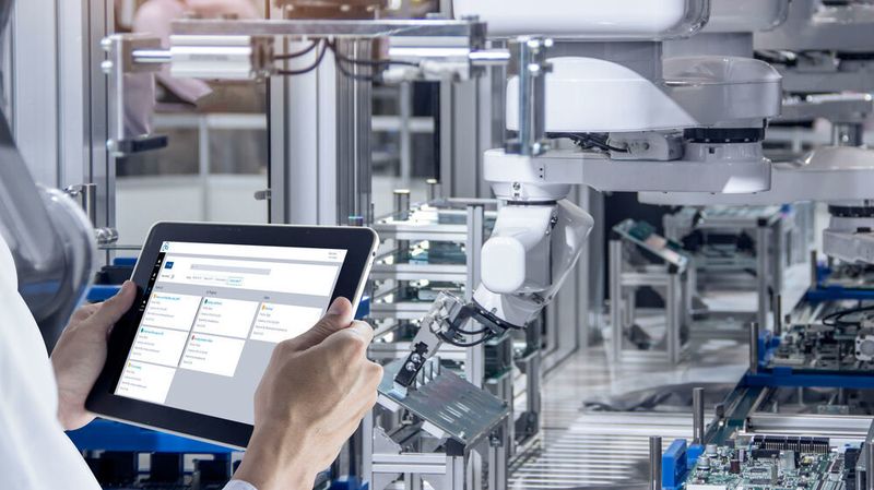 Sofort mit allen wichtigen Informationen benachrichtigt werden, wenn ein Fehler vorliegt. Das Service-Portal von Lenze soll das möglich machen.