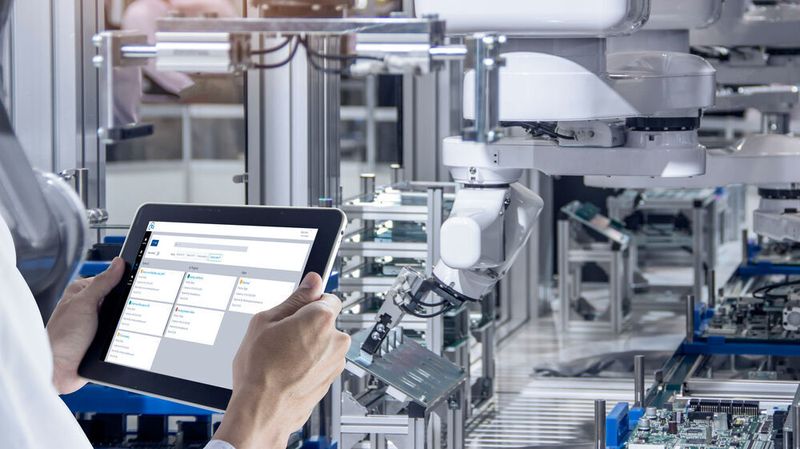 Sofort mit allen wichtigen Informationen benachrichtigt werden, wenn ein Fehler vorliegt. Das Service-Portal von Lenze soll das möglich machen.