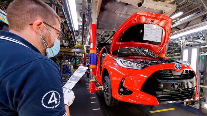 Toyota hat im Oktober wegen des Chipmangels und anderer fehlender Komponenten gut ein Viertel weniger produziert.