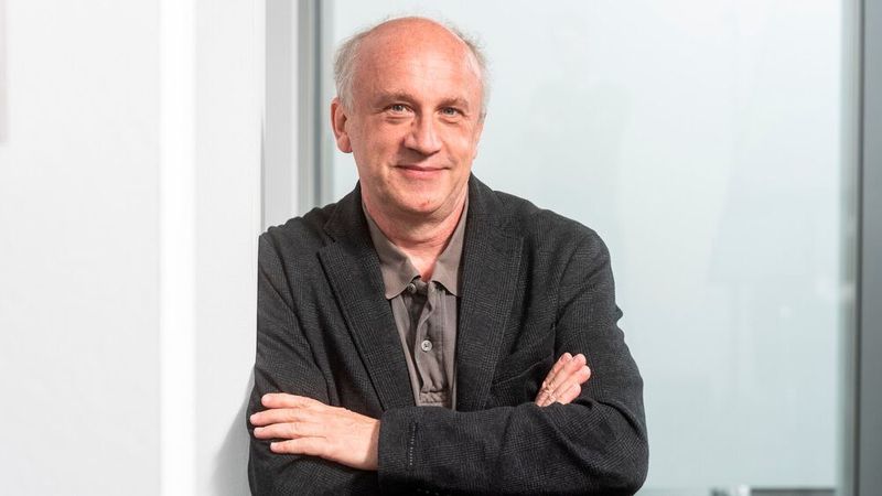 Dr. Paul Lukowicz ist Professor an der TU Kaiserslautern und koordiniert das Projekt „Sustainable Embedded AI“.