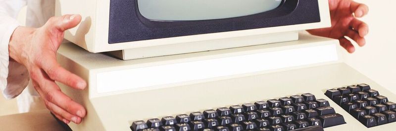 In Unternehmen empfiehlt es sich, den Nutzen obsoleter Systeme – ob Hardware oder Software – immer wieder zu evaluieren.