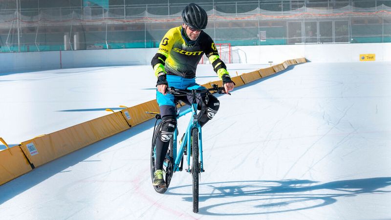 Spikes sollten Radfahrer nur bei Eisglätte aufziehen.