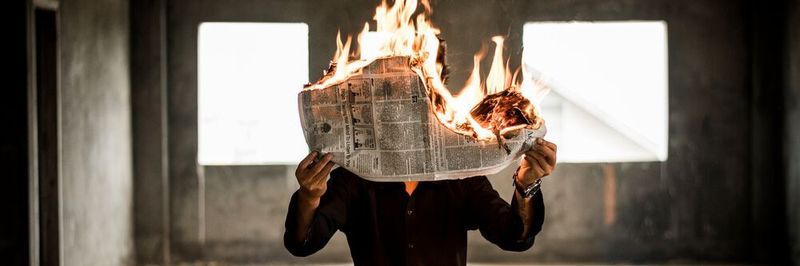 Große B2C-Unternehmen gehen bei Social-Media- und PR-Krisen mit teils guten und teils schlechten Vorbildern voraus. B2B-Unternehmen können dabei stark profitieren. So ist es immer ratsam, bereits im Vorfeld einen Krisenplan zu erstellen.